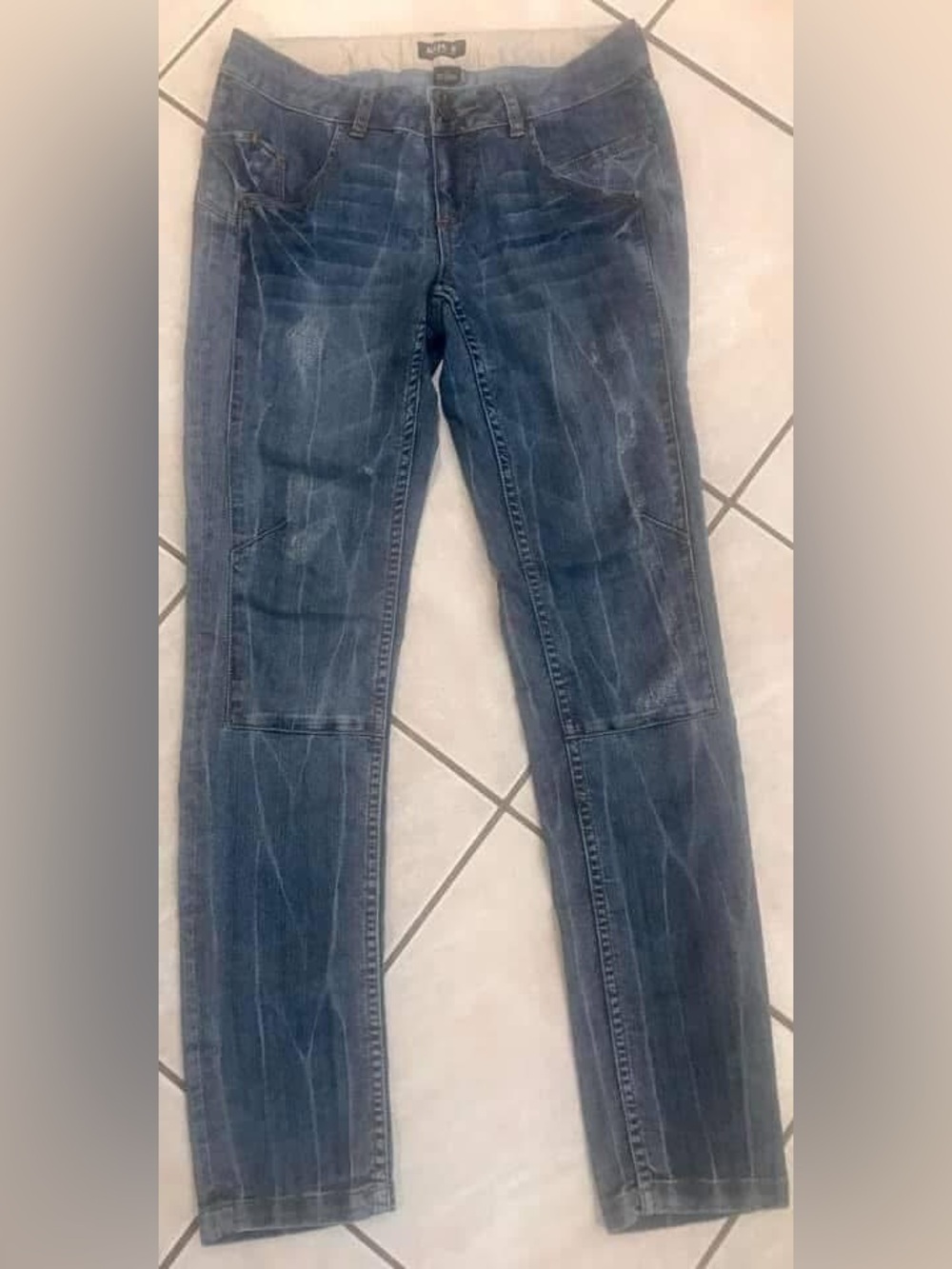Allen B by Allen Schwartz distressed skinny jeans—Size 4–EUC